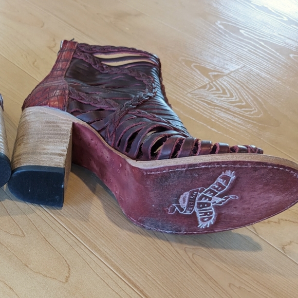 Free Bird Sandals - Picture 4 of 5